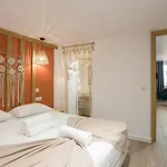 Majopi 2 - Central, Ac, Close To Palais & Beaches