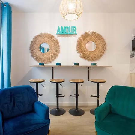 Majopi 2 - Central, Ac, Close To Palais & Beaches 아파트