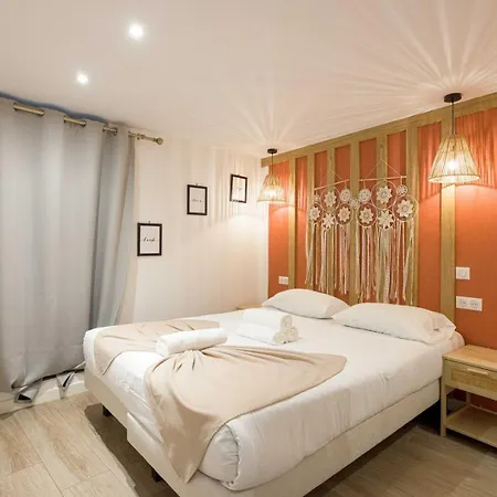 Majopi 2 - Central, Ac, Close To Palais & Beaches 아파트 *